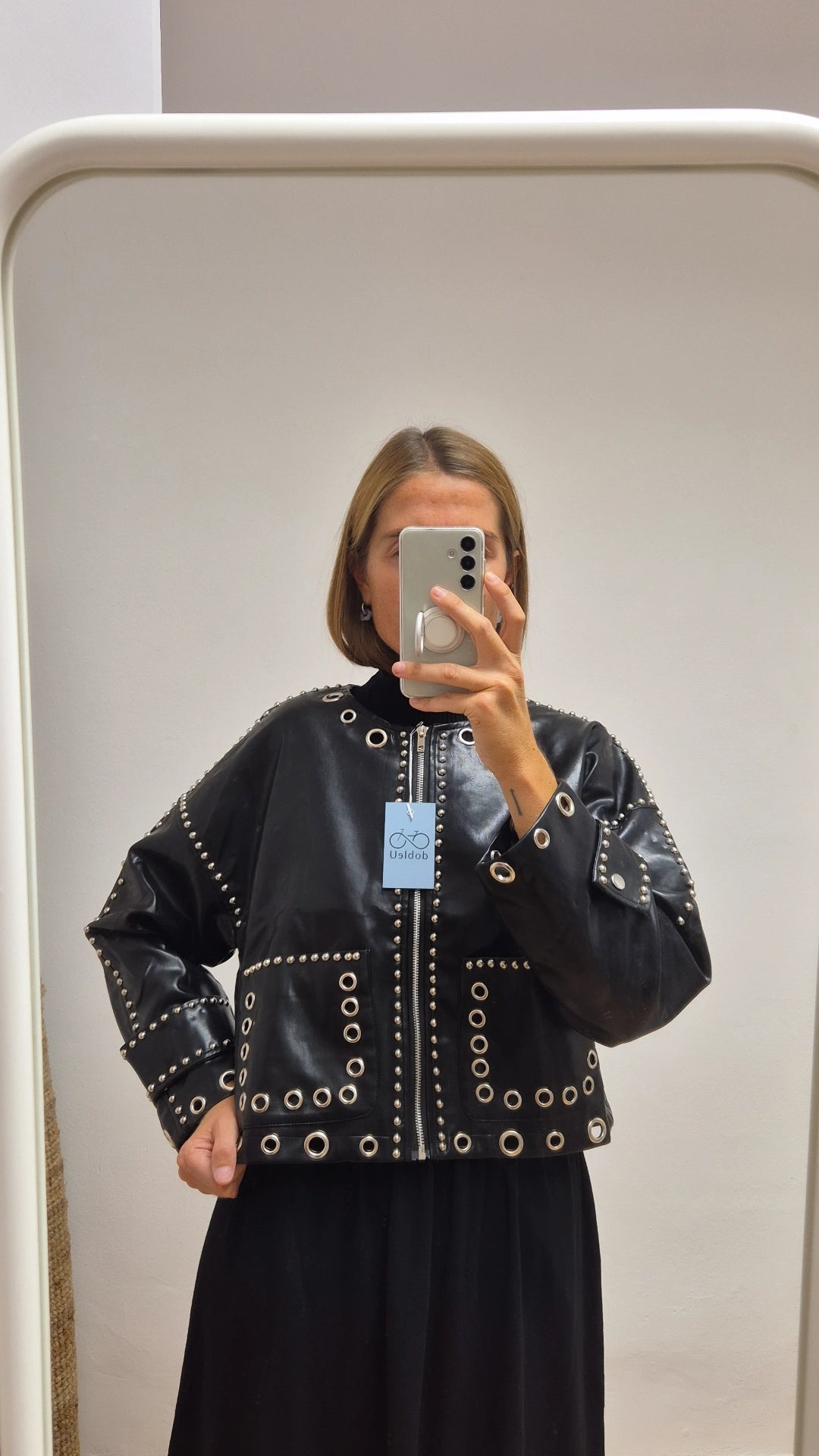 Chaqueta polipiel tachuelas