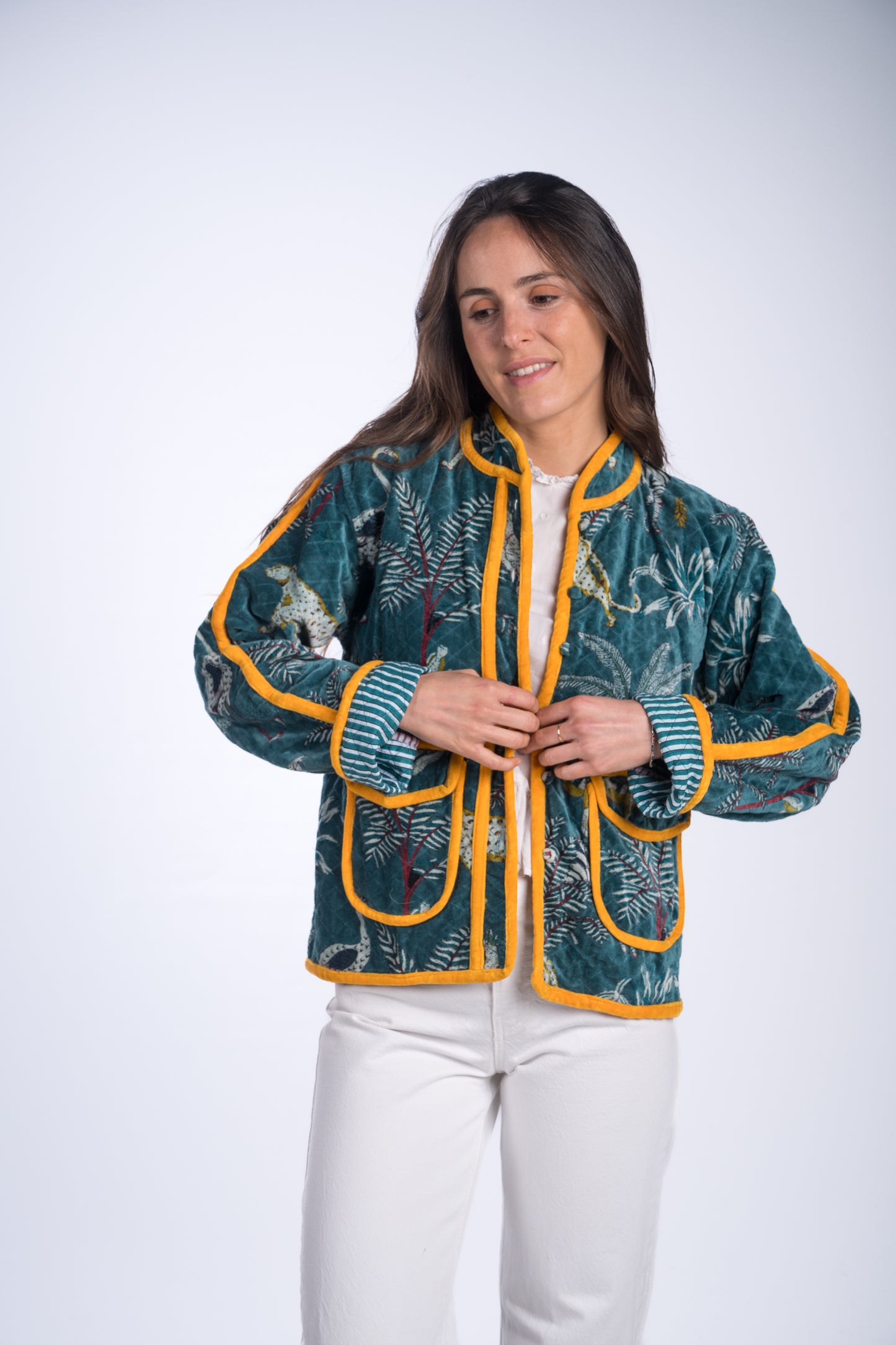 Chaqueta Gauri detalles naranja