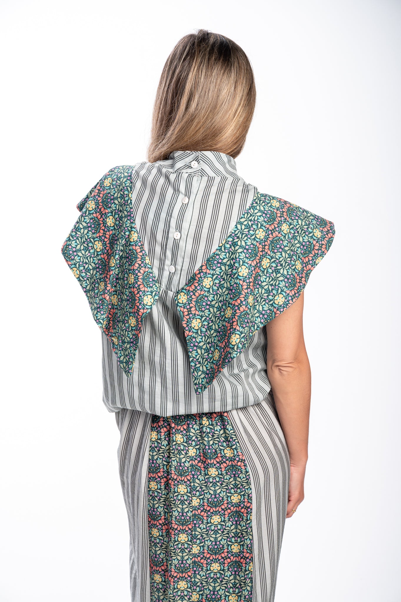 Conjunto flores y rayas