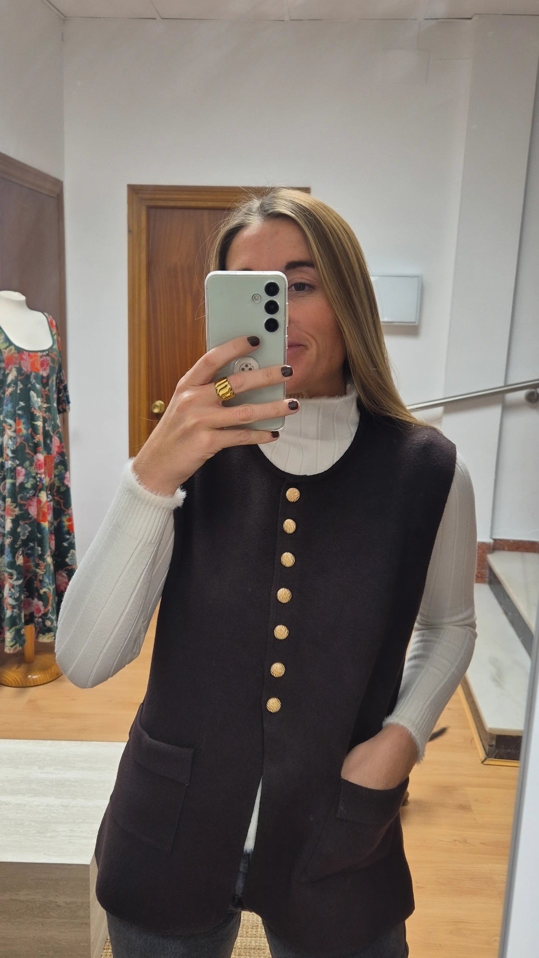 Chaleco botoncitos granate