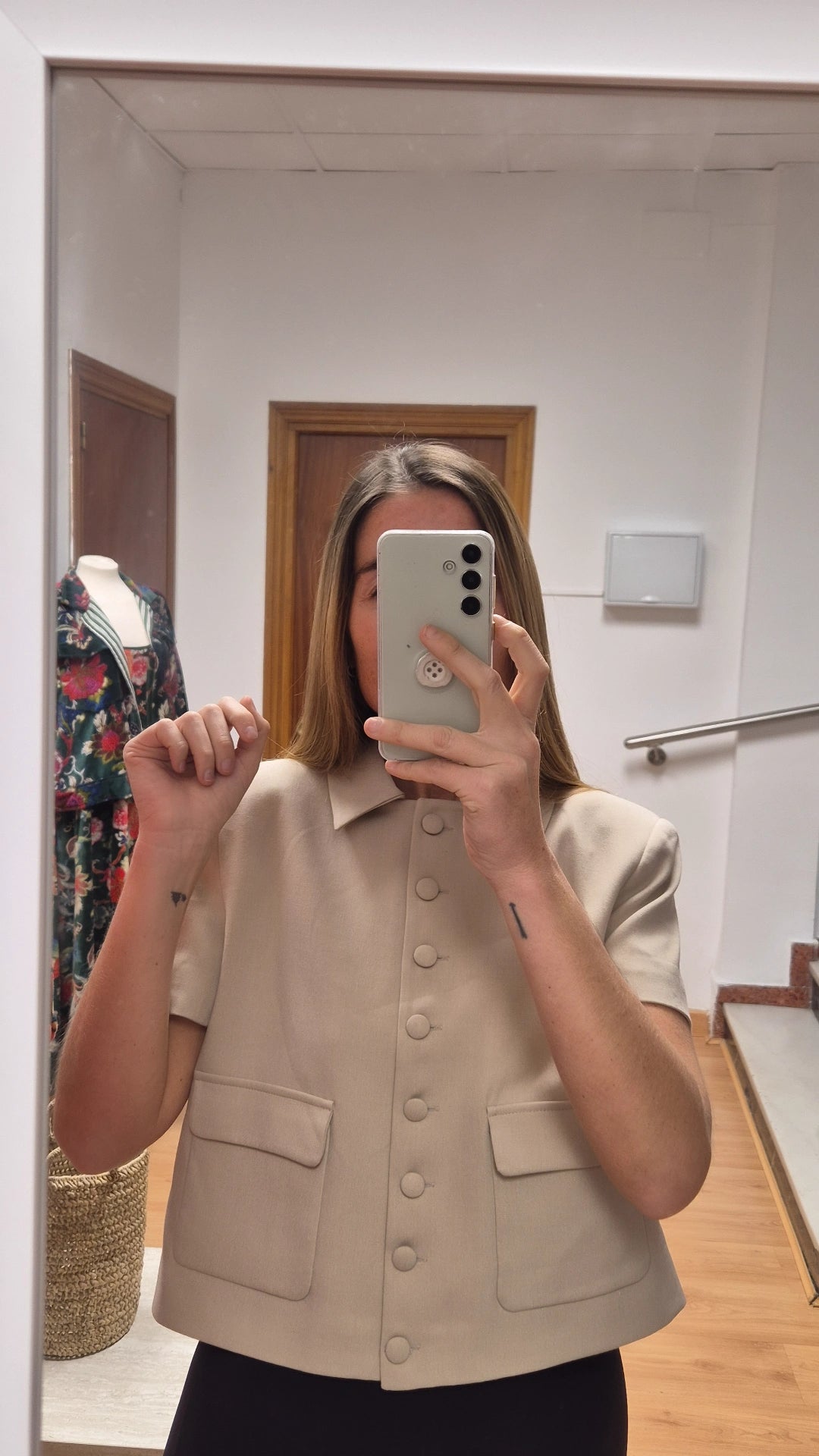 Chaqueta corta beige