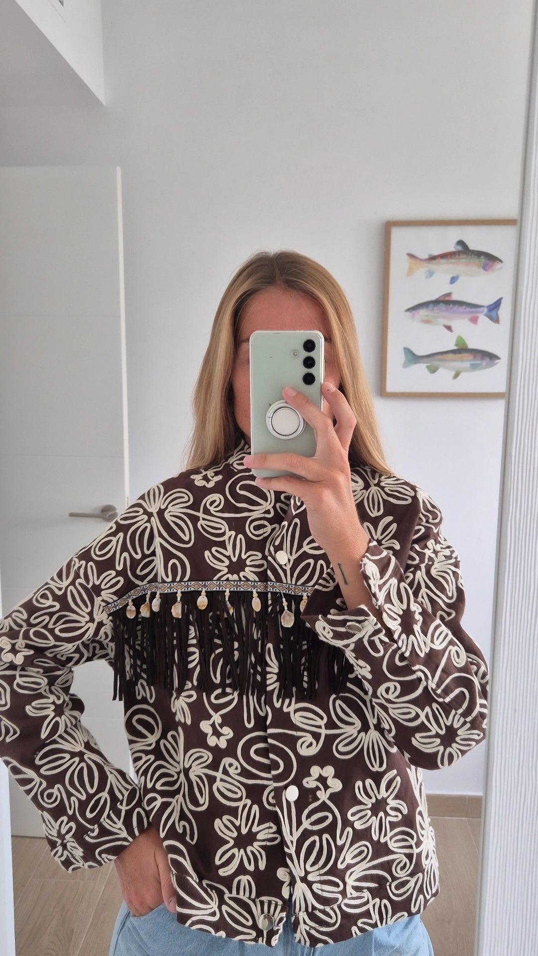 Chaqueta bordada flecos y conchitas