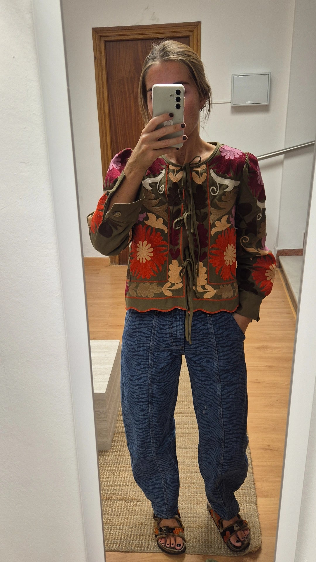 Pantalón denim corte holgado