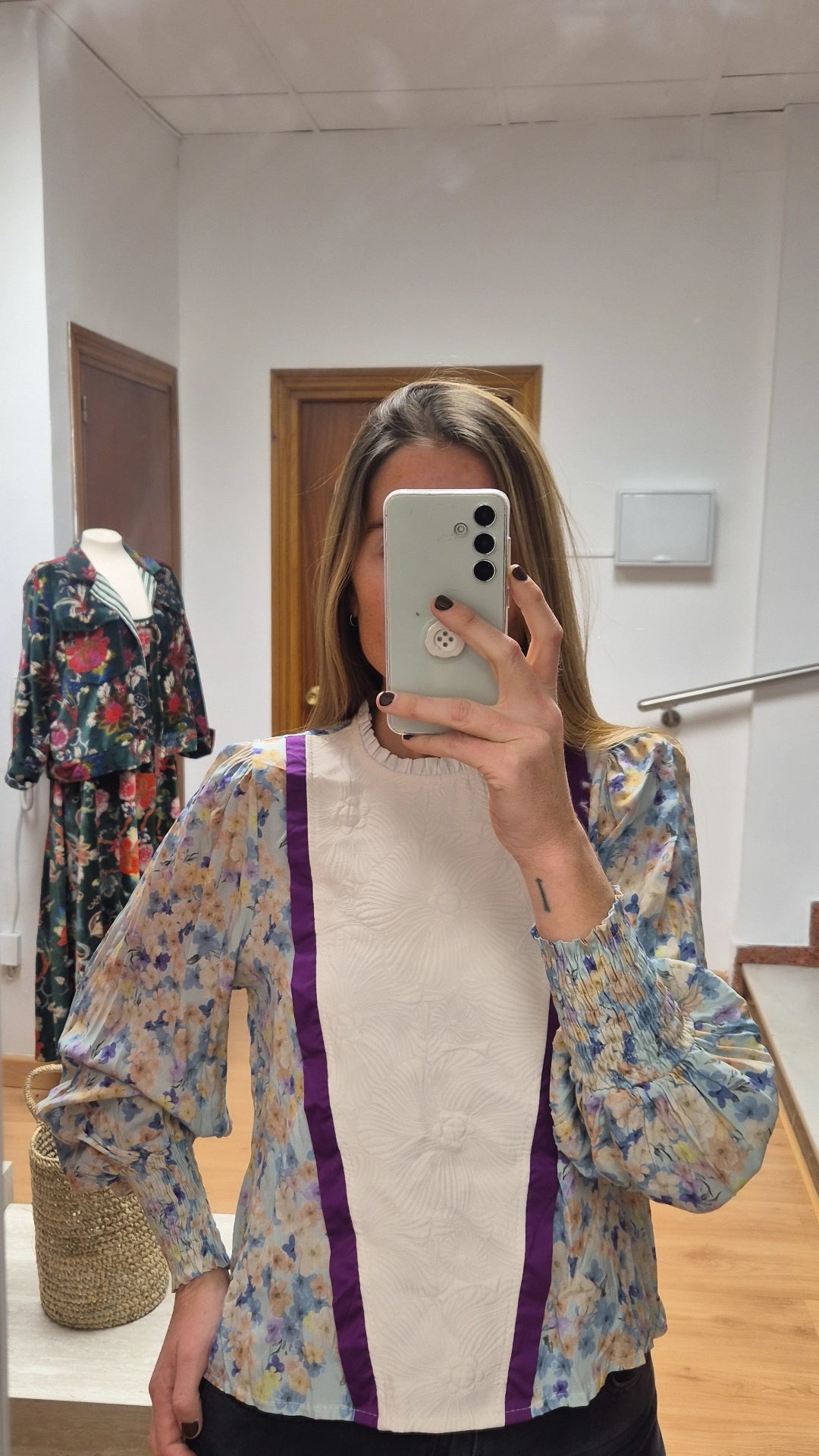 Blusa floral celeste