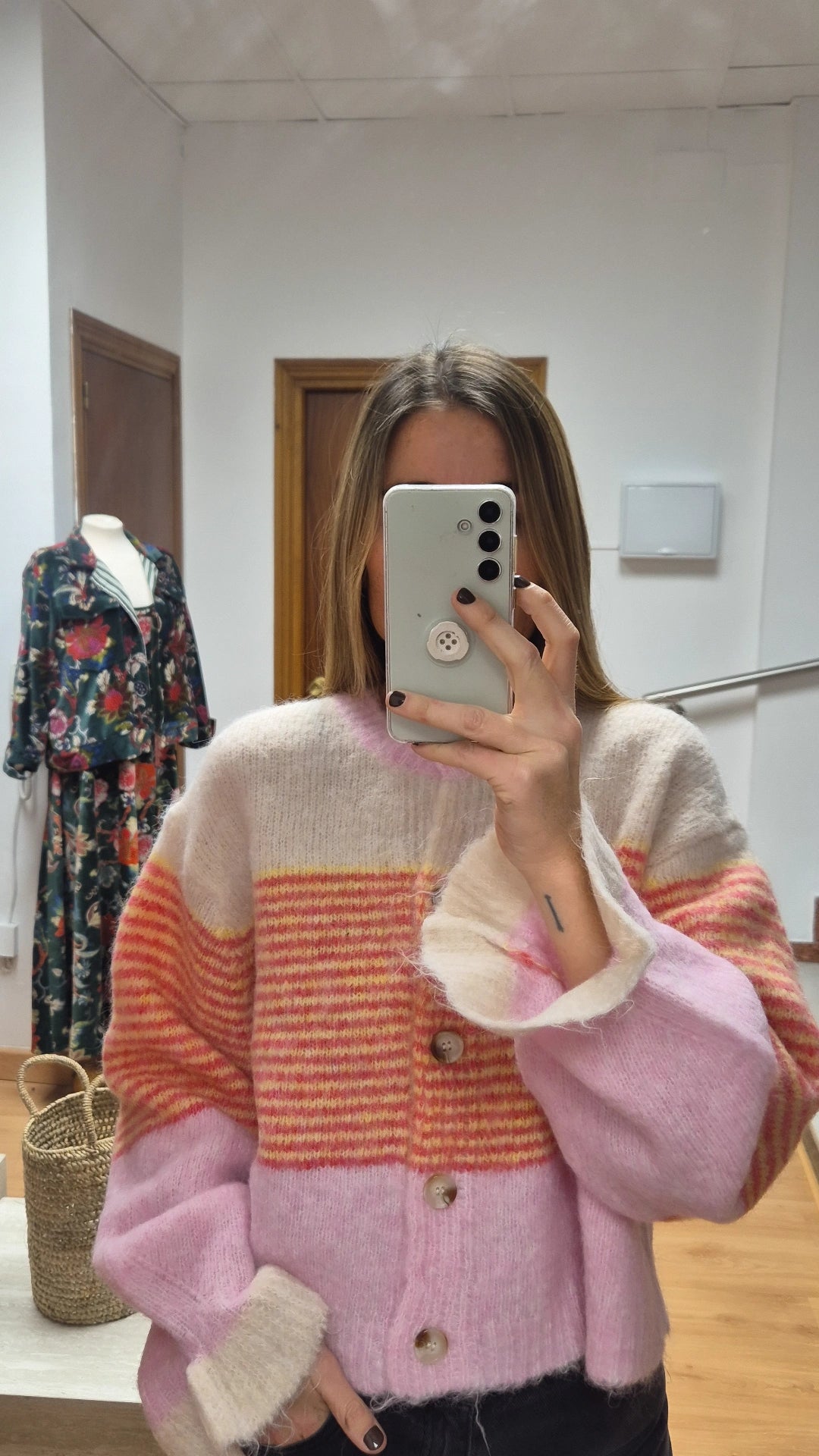 Cardigan rosas y pasteles