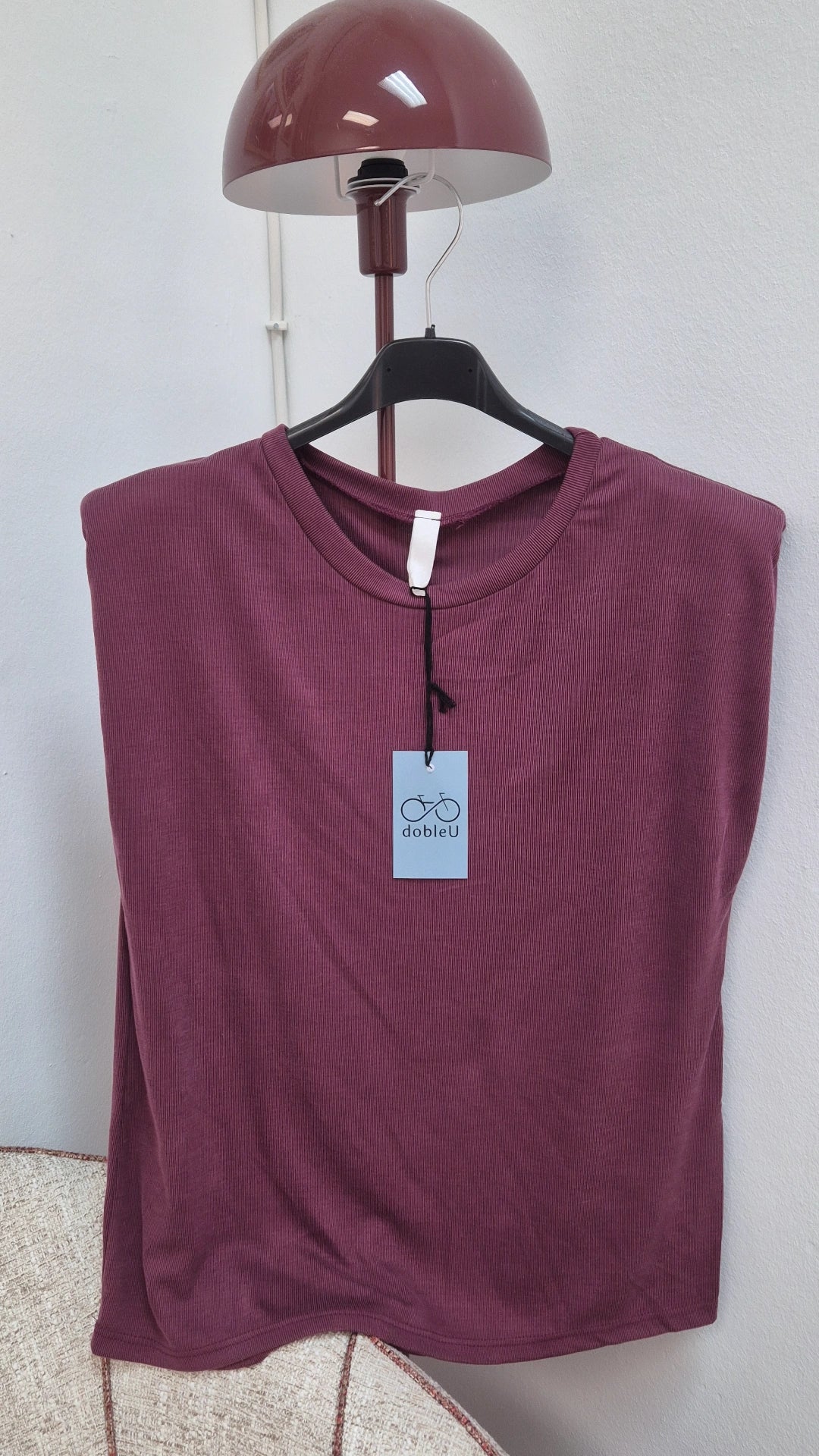 Camiseta básica hombreras buganvilla