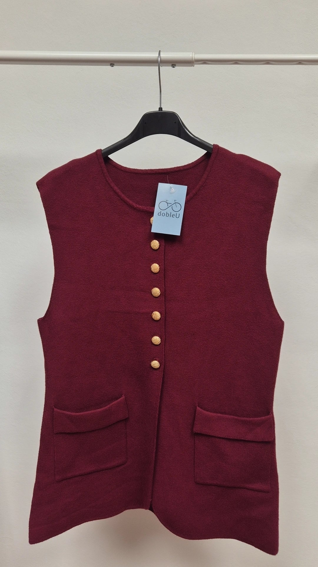 Chaleco botoncitos granate