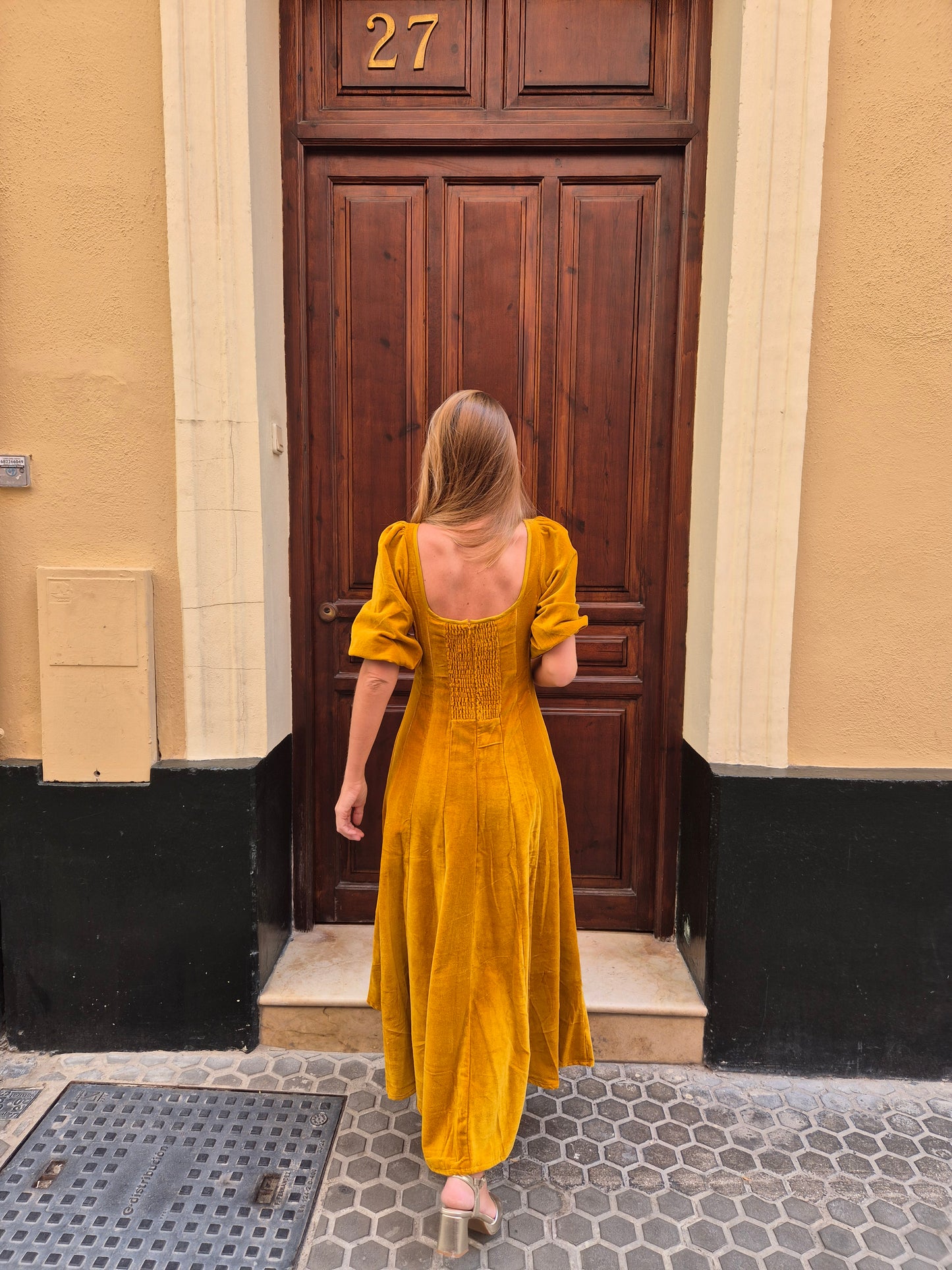 Vestido Moniquita con mangas mostaza