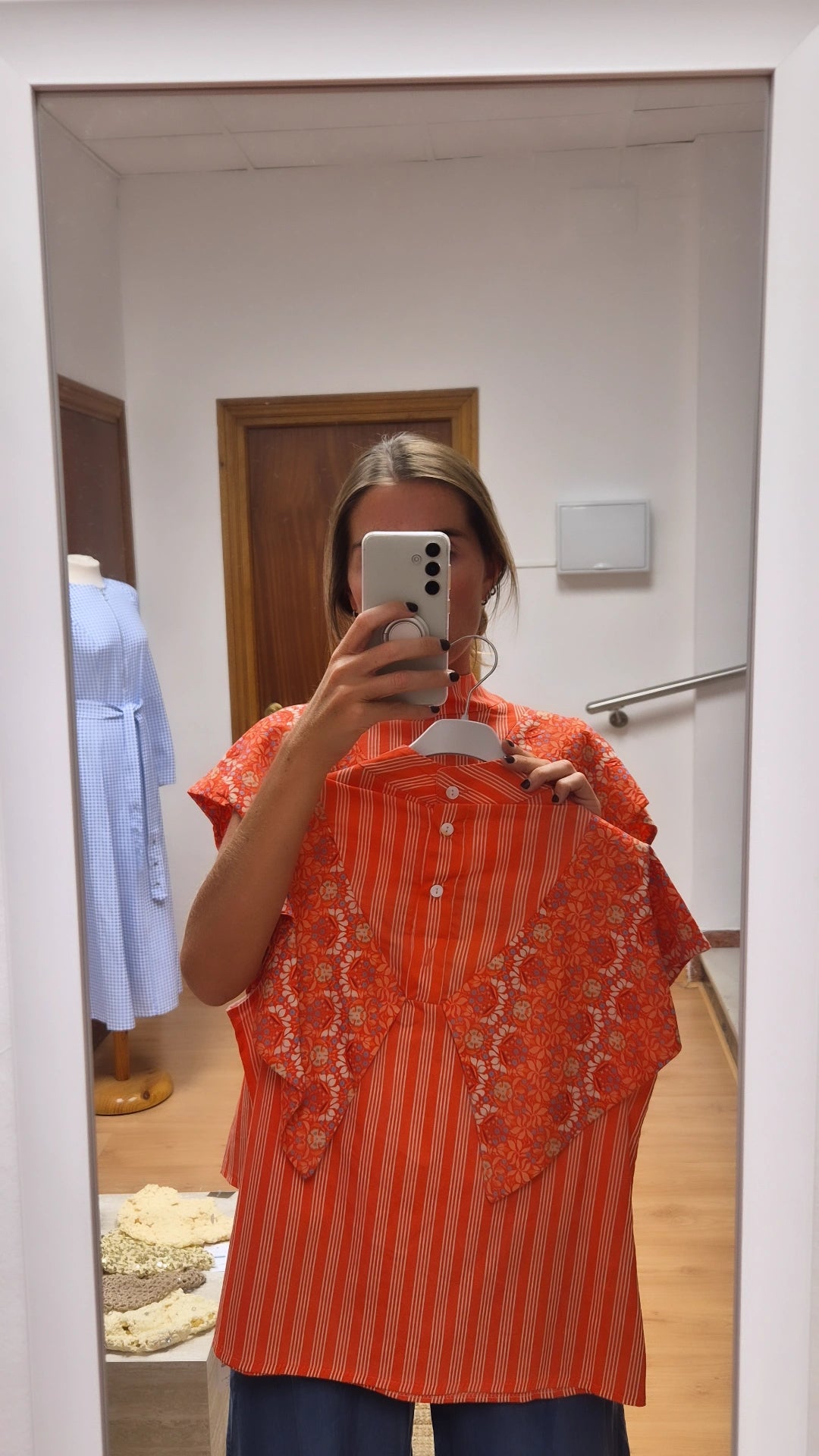 Blusa rayas y estampado coral