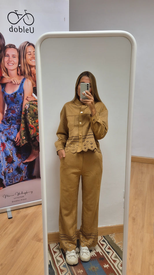 Conjunto ante detalles perforados