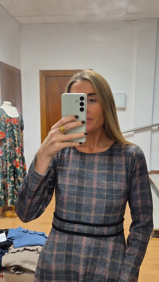 Vestido paño escocés gris