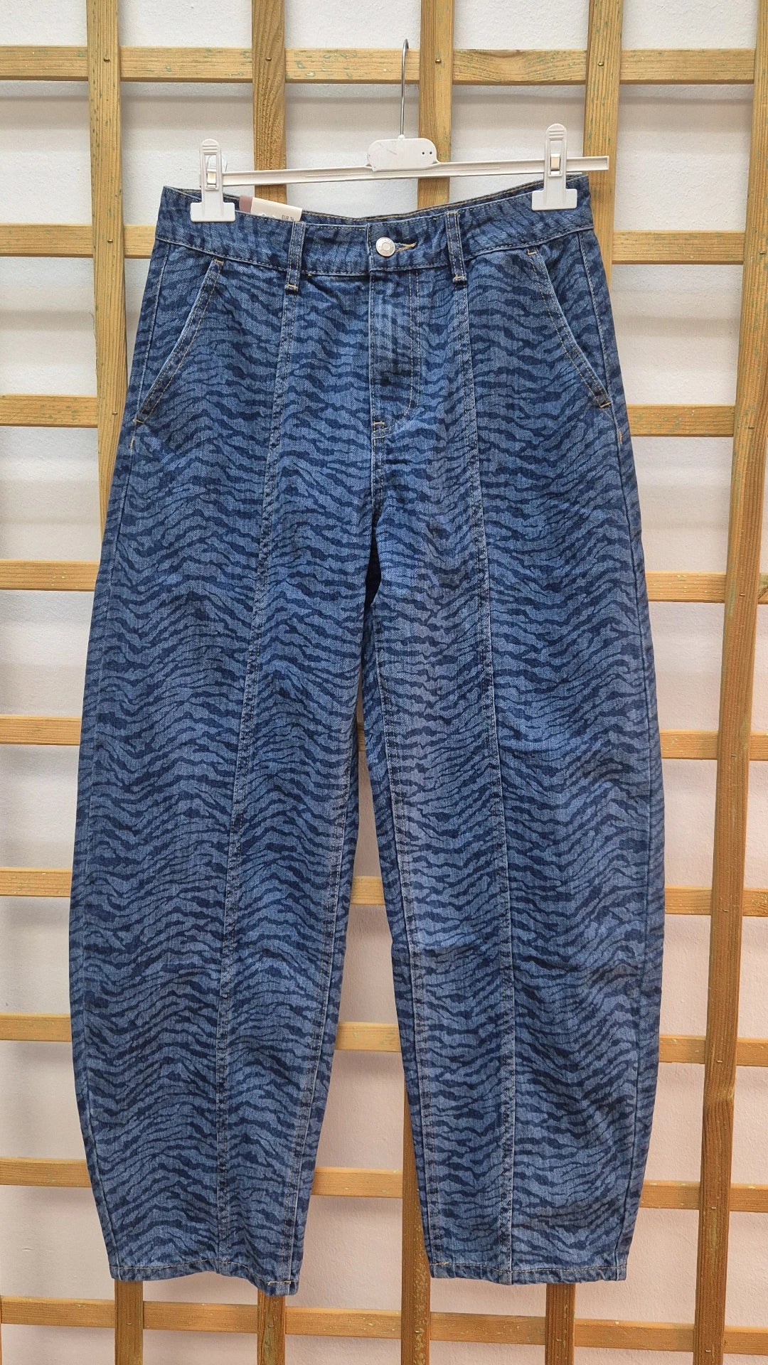 Pantalón denim corte holgado