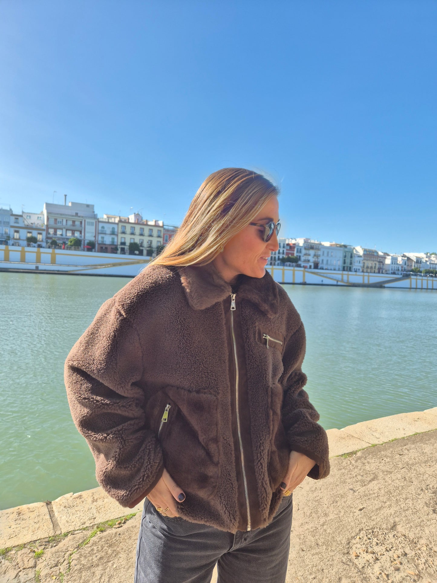 Abrigo polar detalles pelo
