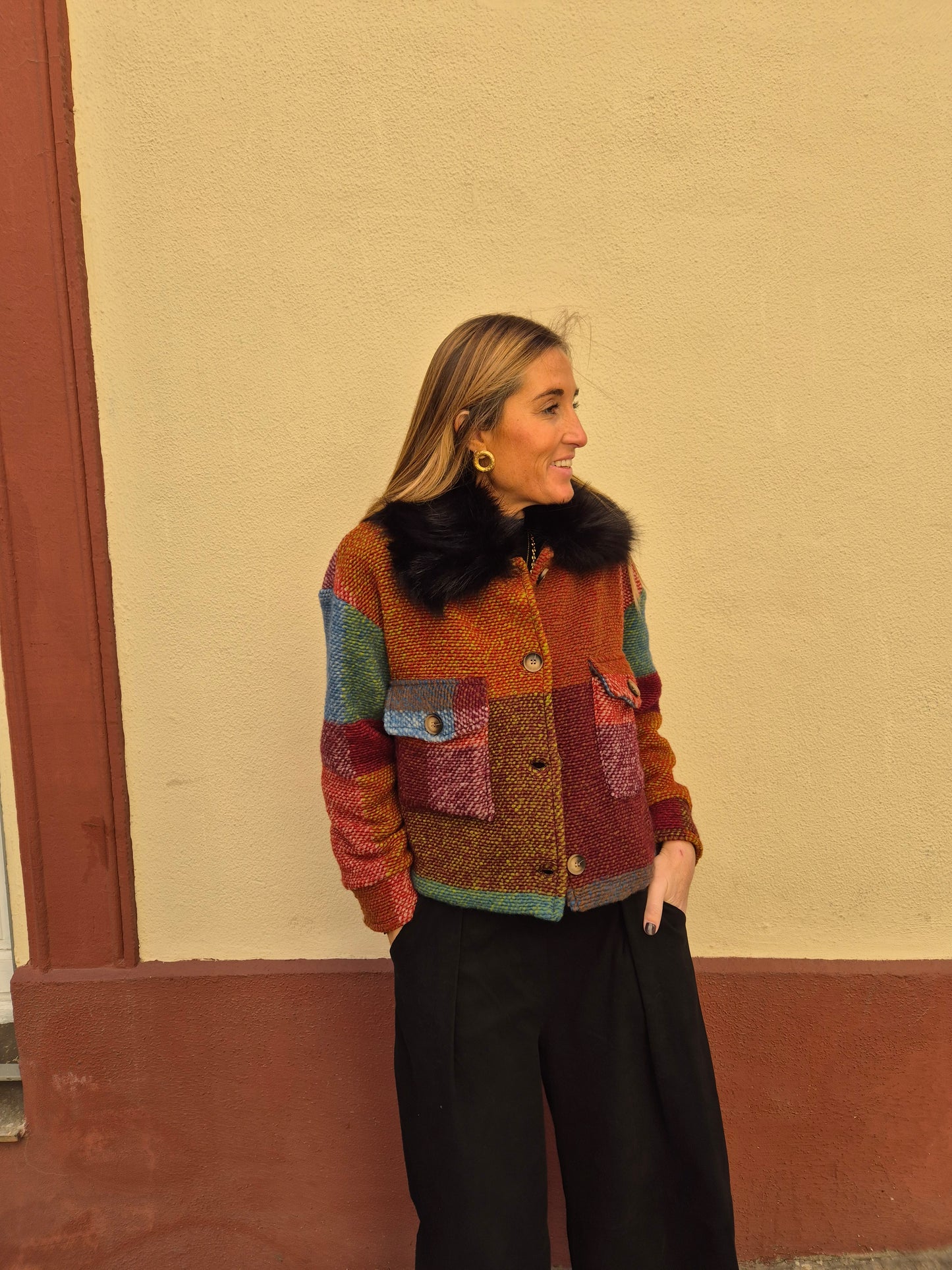 Abrigo colorido detalle pelo