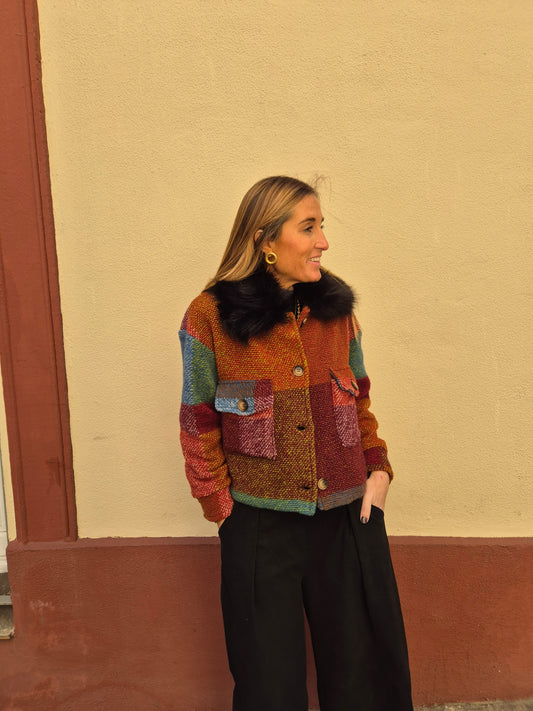 Abrigo colorido detalle pelo