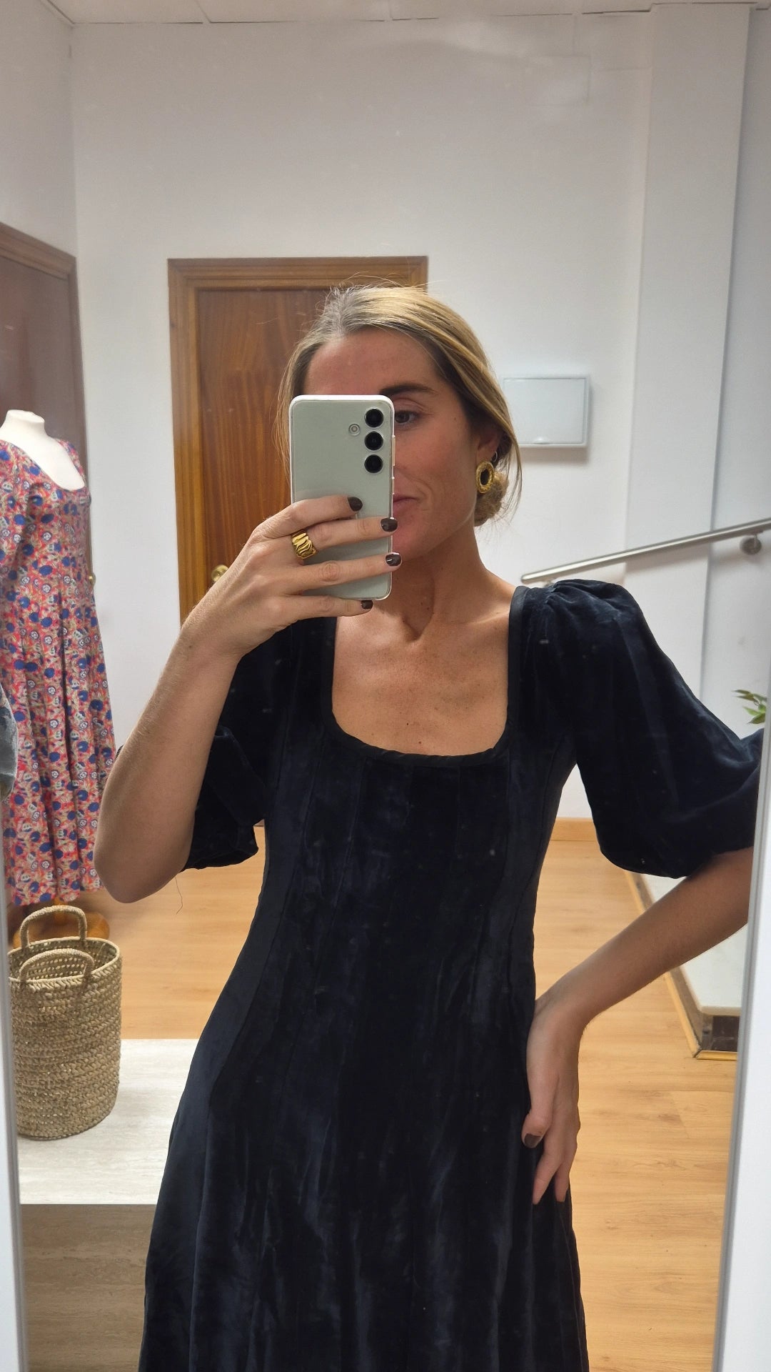 Vestido Moniquita con mangas All Black