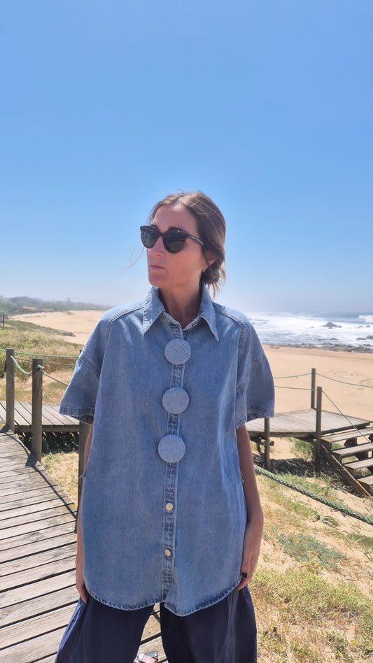 Camisa vaquera botón especial
