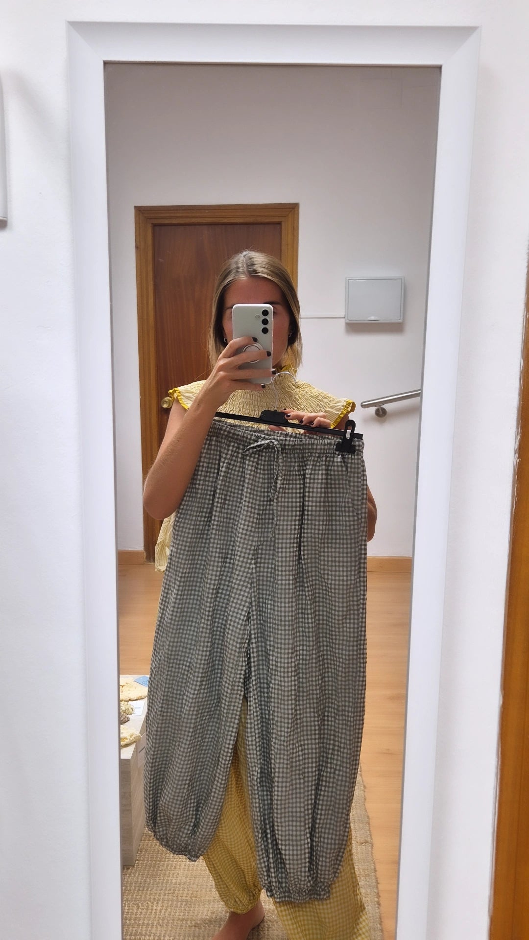 Pantalón bombacho cuadritos verde grisáceo