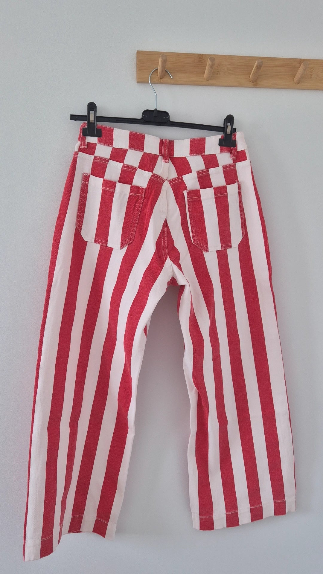 Pantalón denim rayas fresa