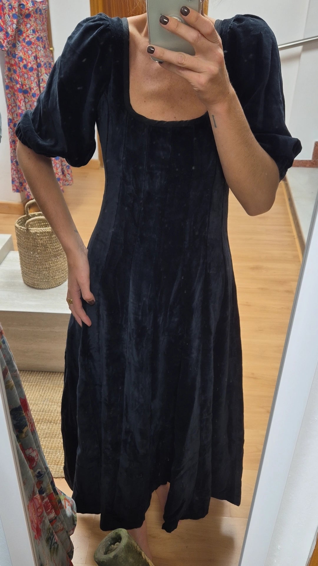Vestido Moniquita con mangas All Black
