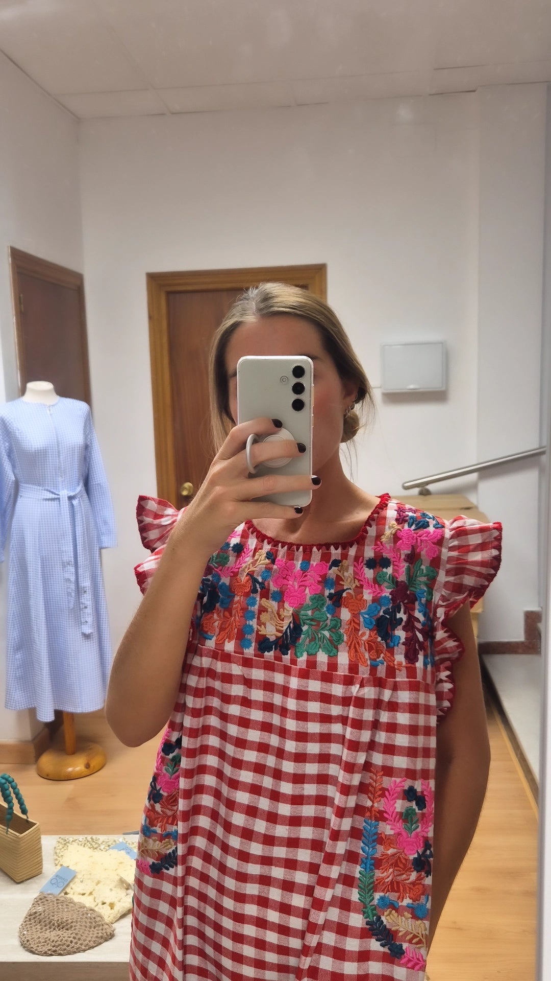Vestido vichy bordado three