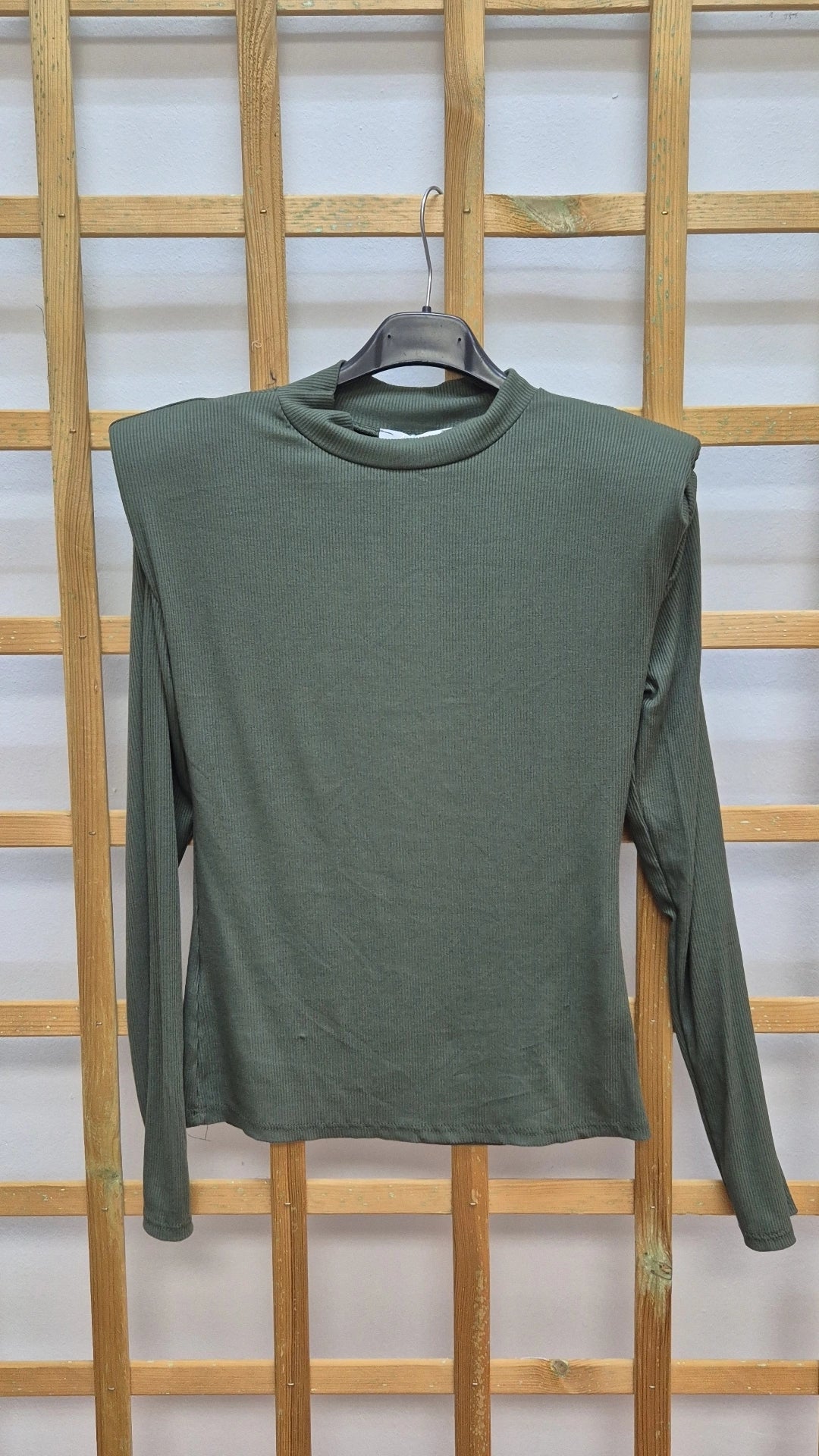 Camiseta básica hombreras verde