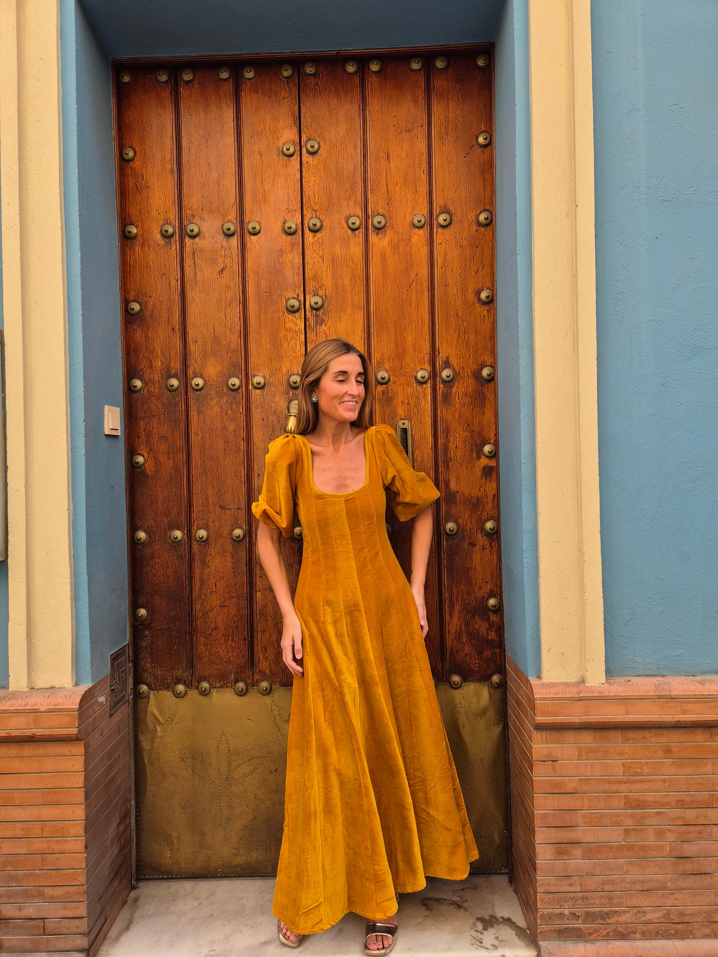 Vestido Moniquita con mangas mostaza