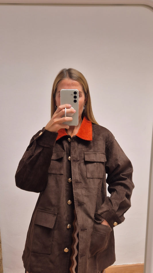 Chaqueta pana marrón cuello caldera