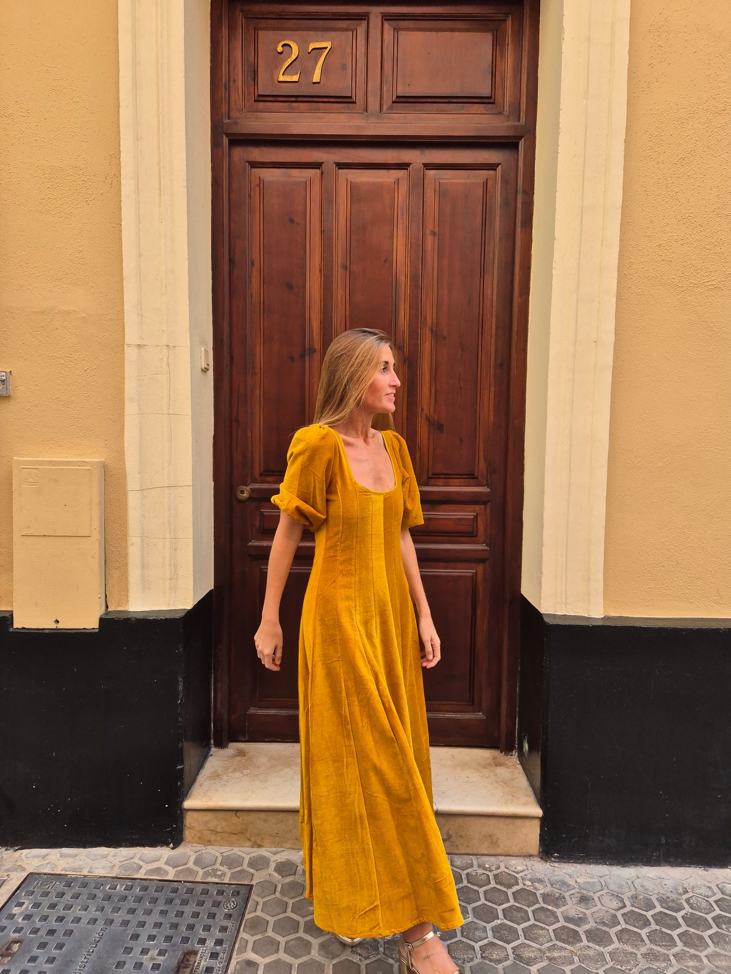 Vestido Moniquita con mangas mostaza