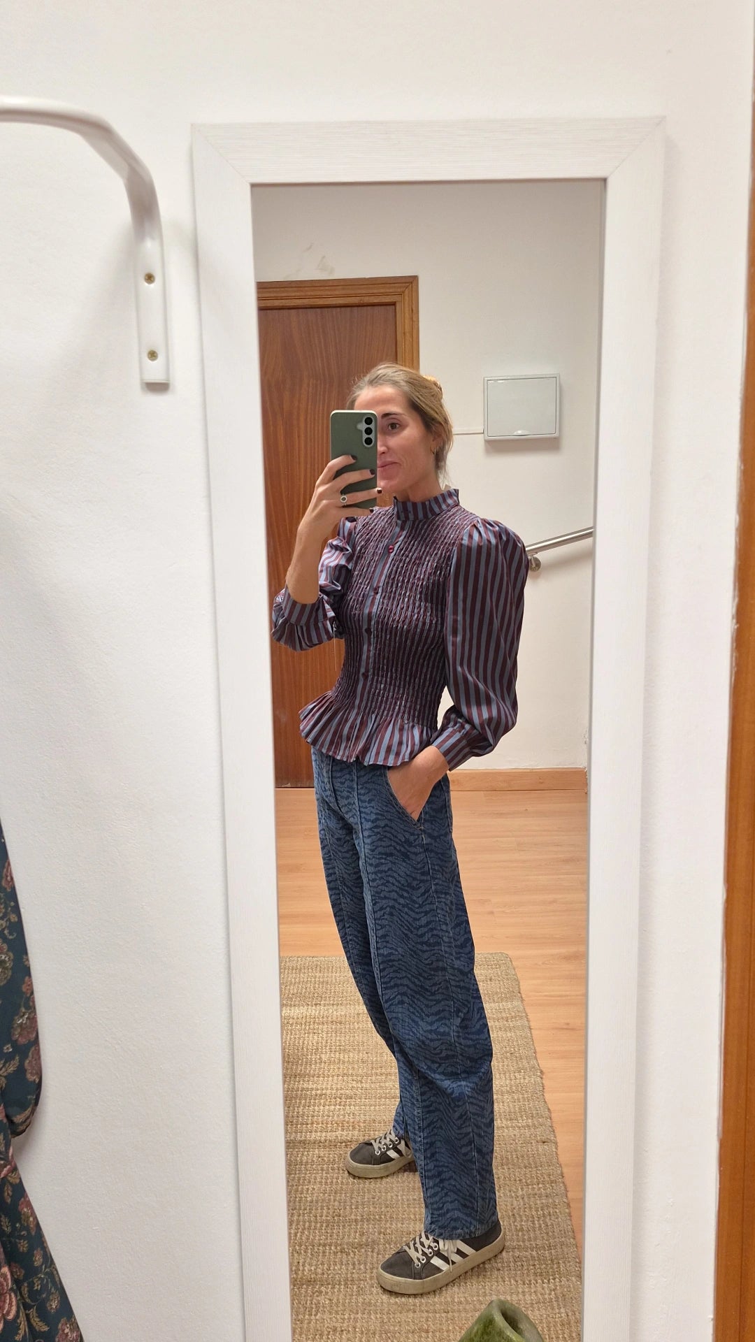 Pantalón denim corte holgado