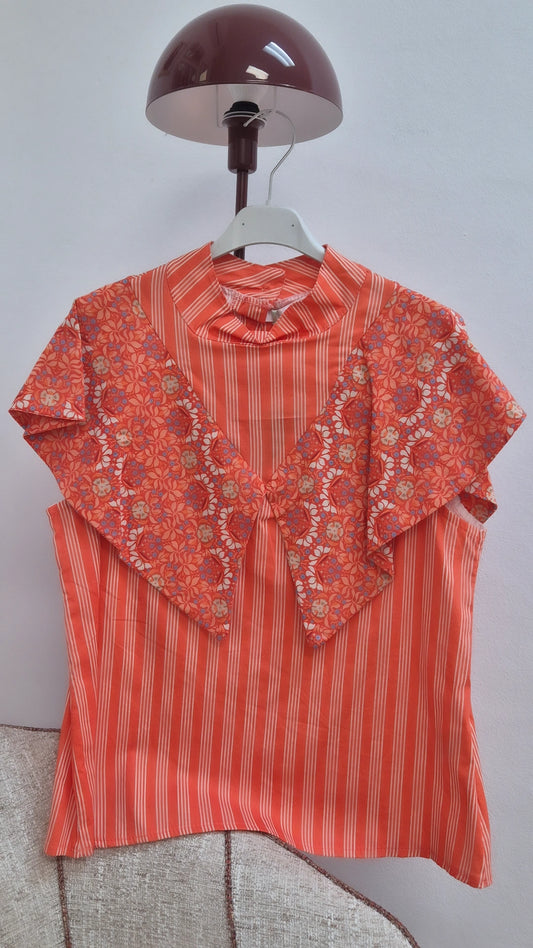 Blusa rayas y estampado coral