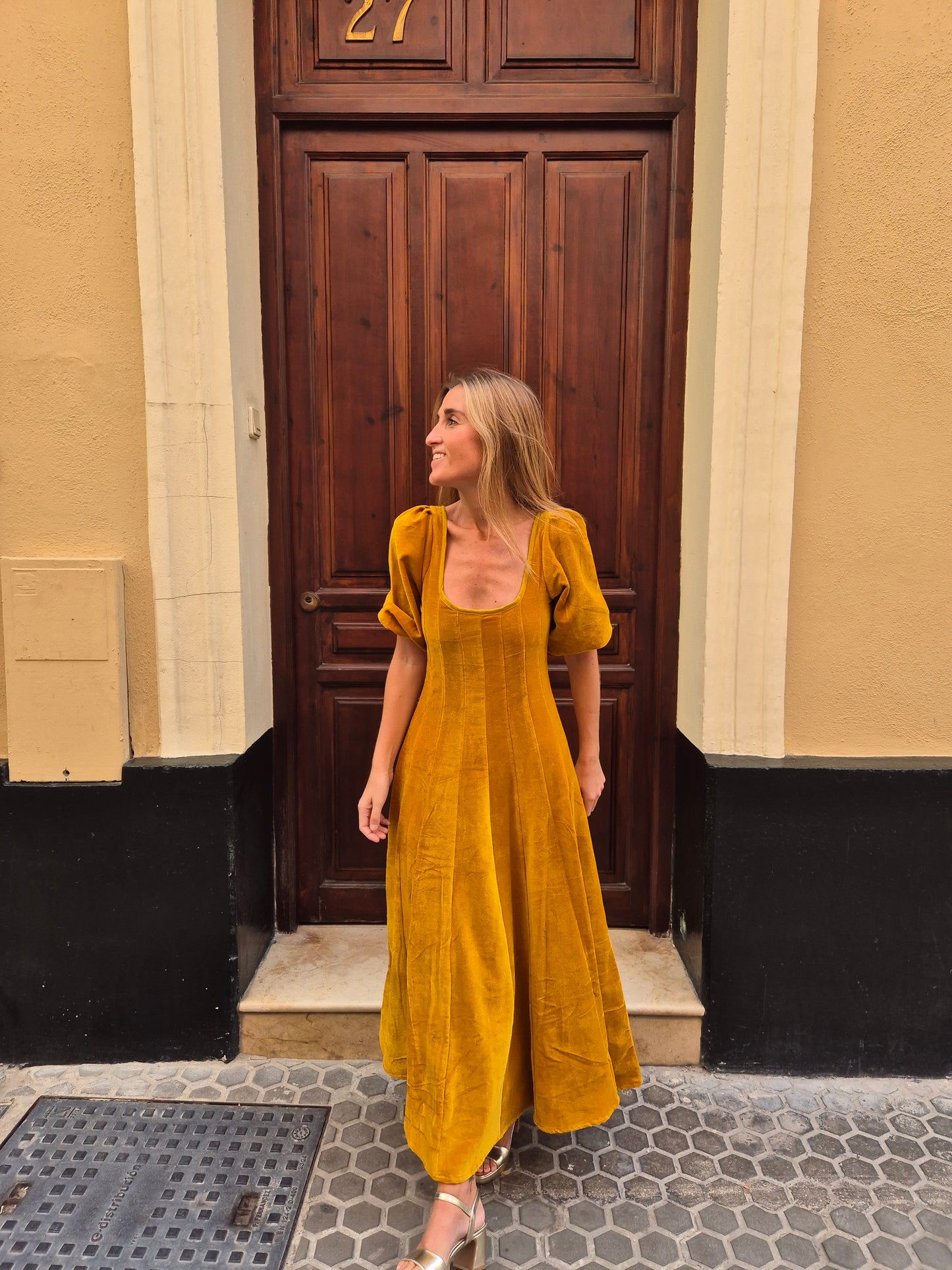 Vestido Moniquita con mangas mostaza