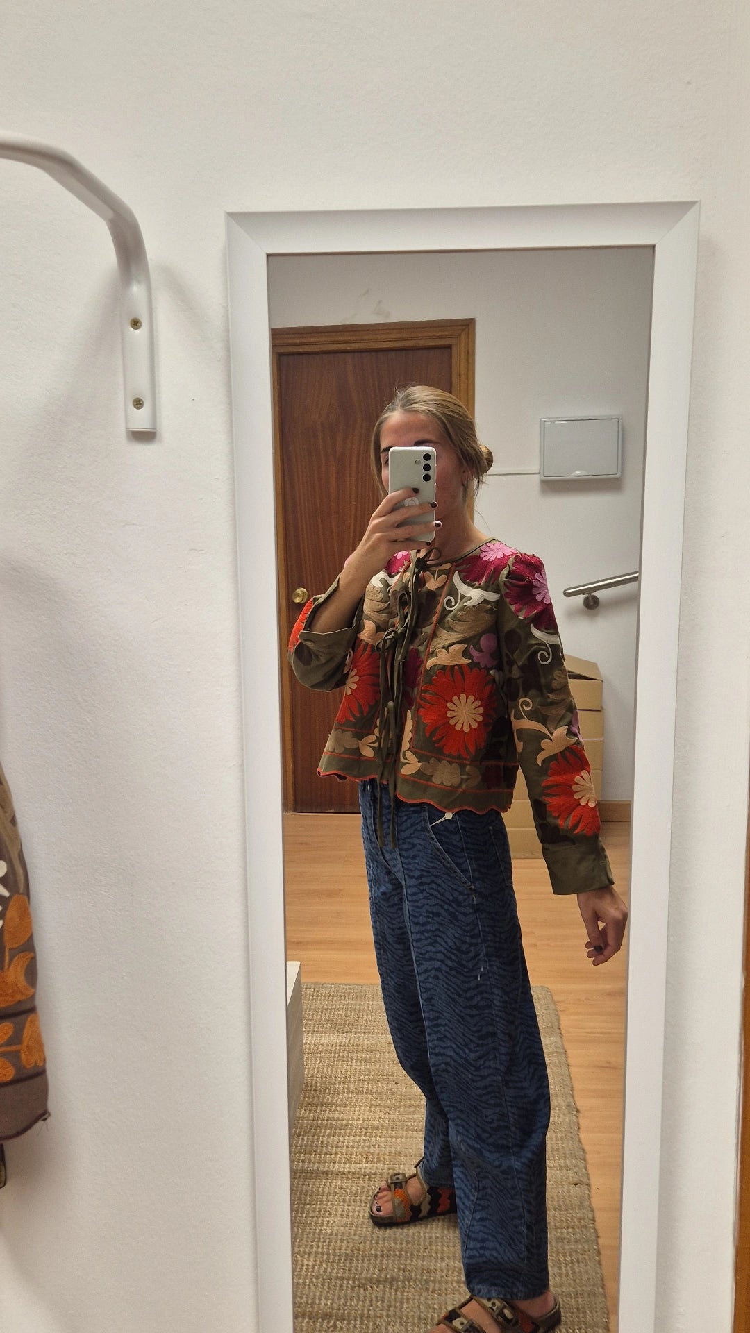 Pantalón denim corte holgado
