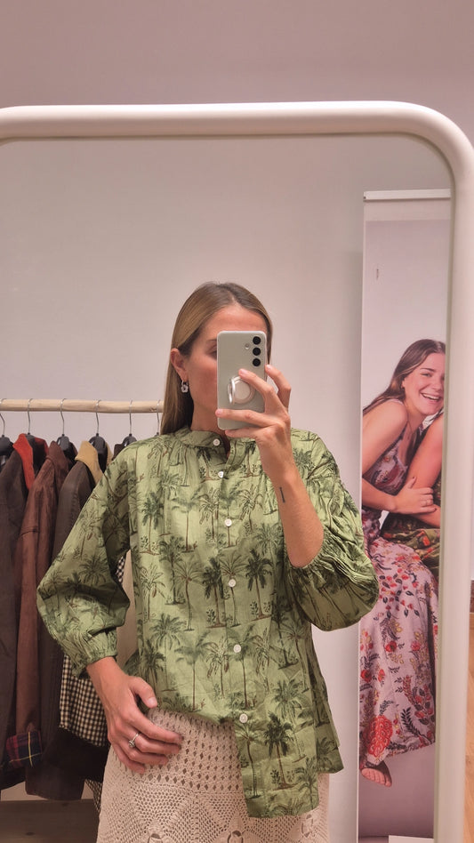 Blusa 100% algodón cuello mao palmeras