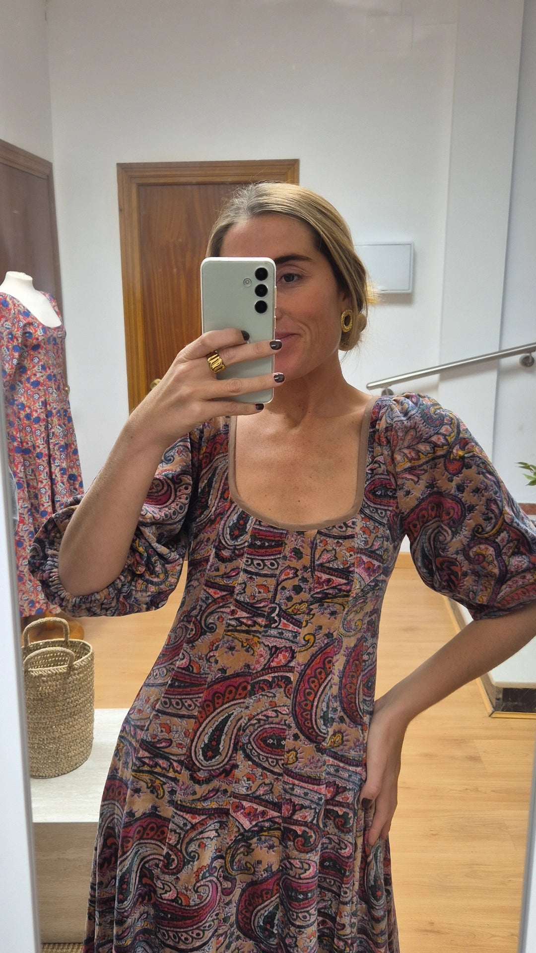 Vestido Moniquita con mangas Arena dorada