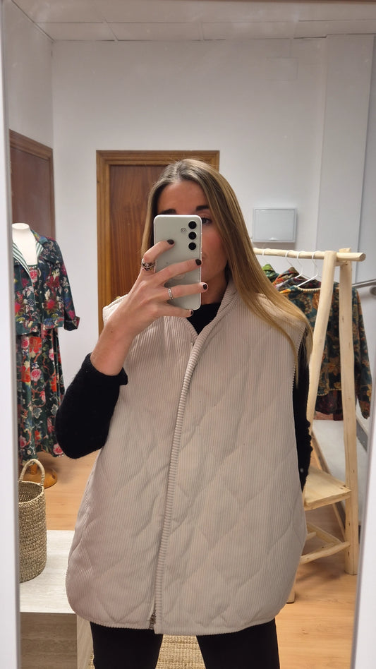 Chaleco acolchado pana claro