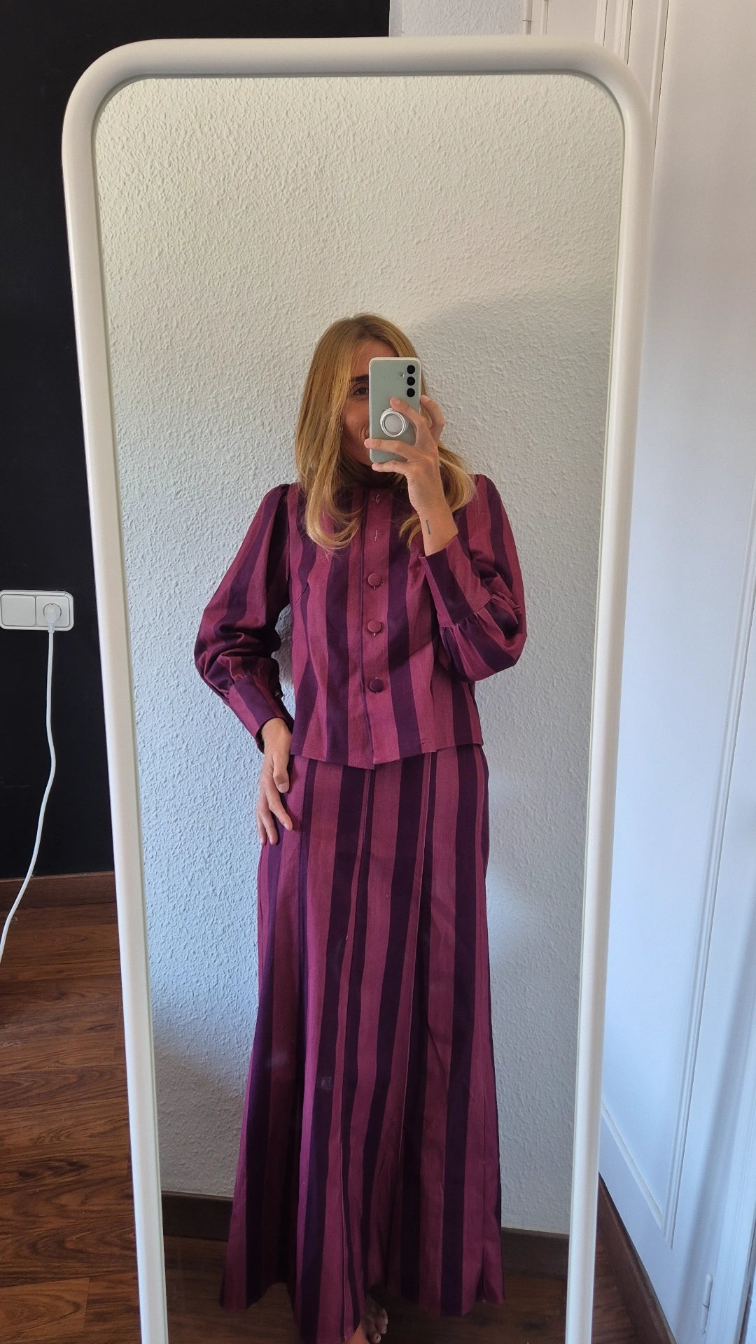 Conjunto rayas berenjena