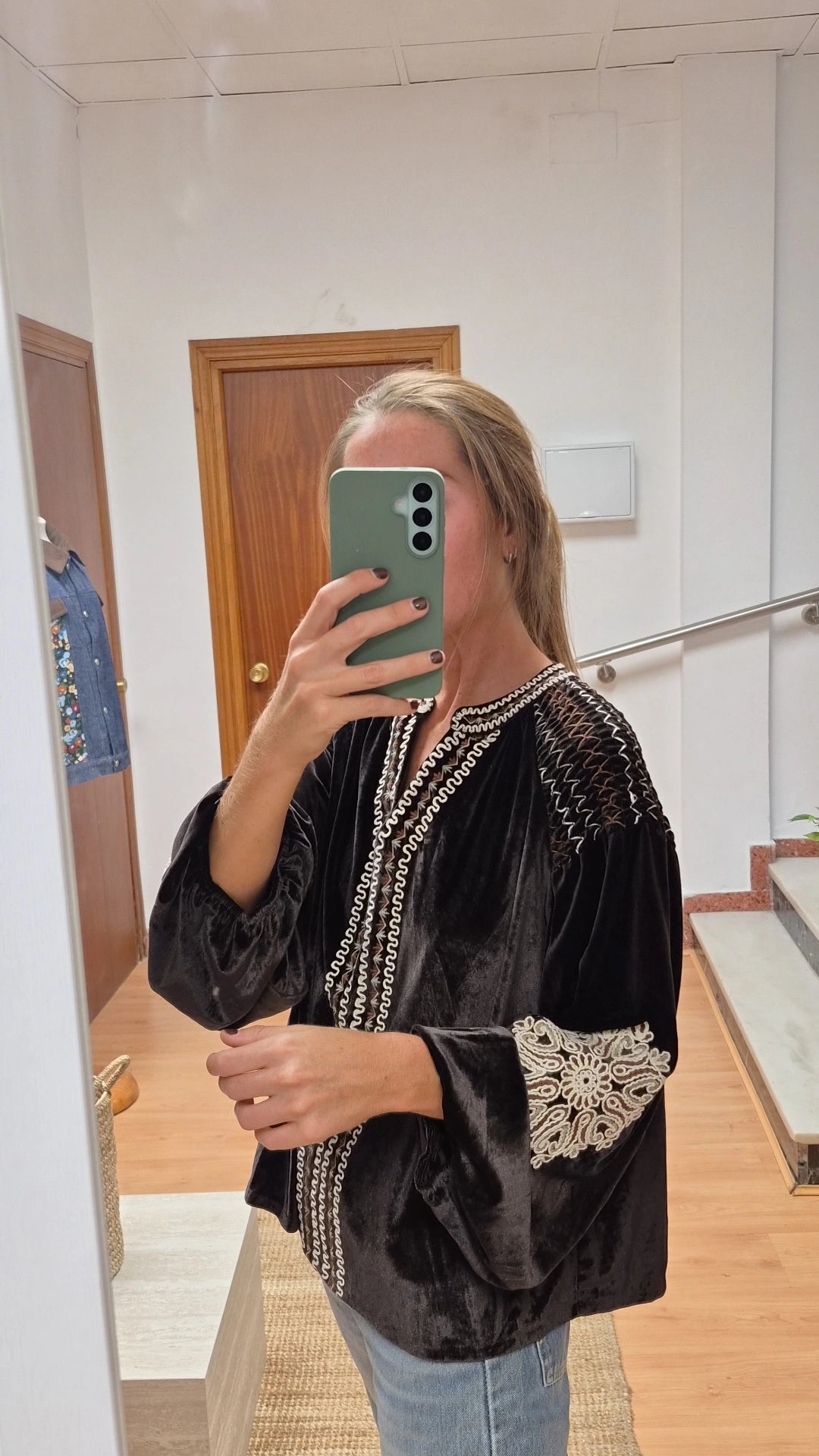Blusa velvet café