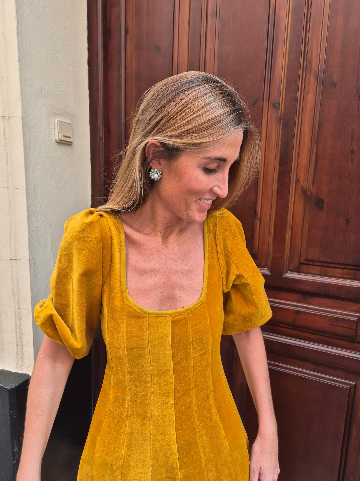 Vestido Moniquita con mangas mostaza