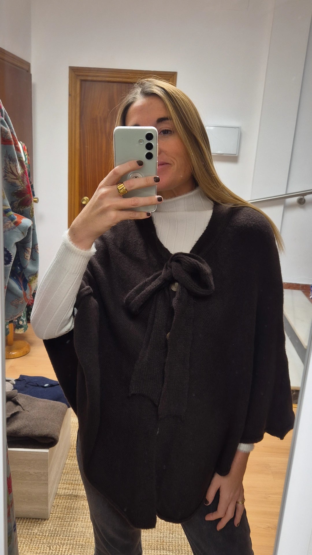 Capa Sophie marrón chocolate