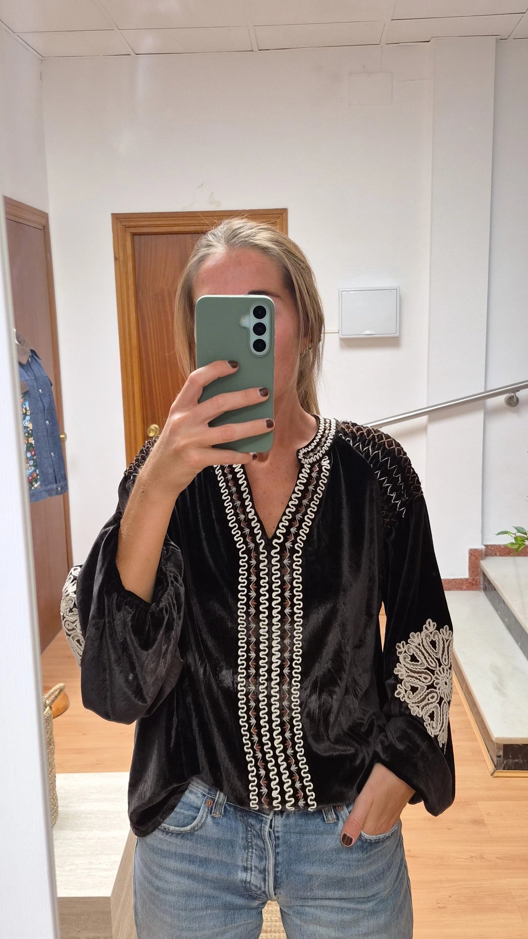 Blusa velvet café