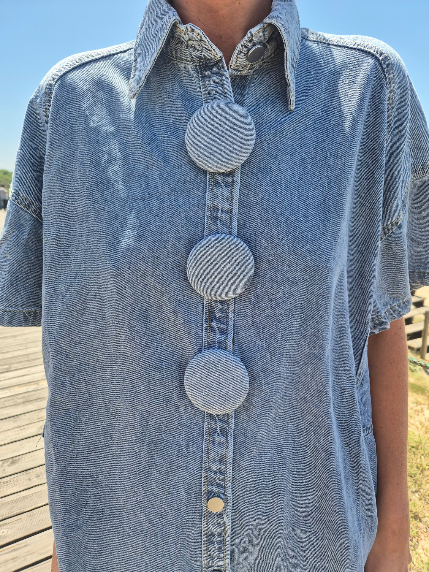 Camisa vaquera botón especial