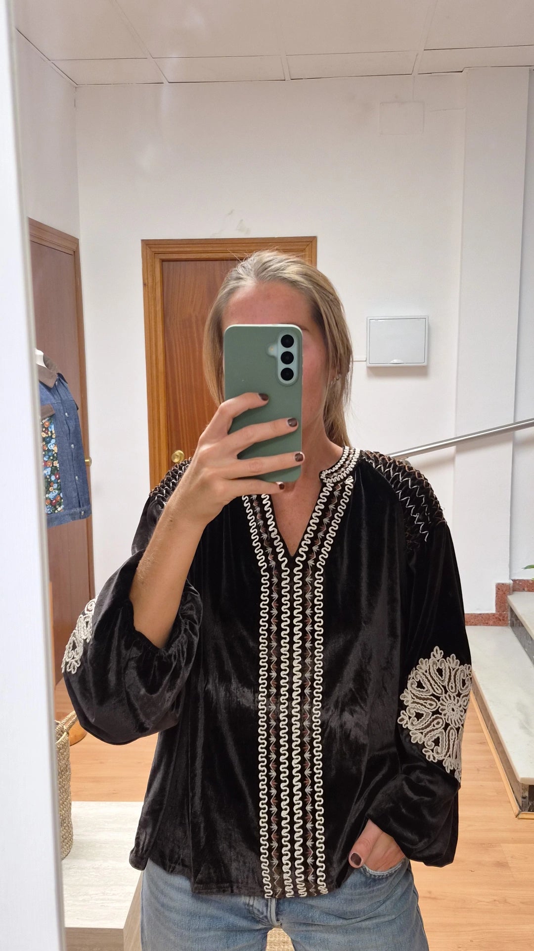 Blusa velvet café