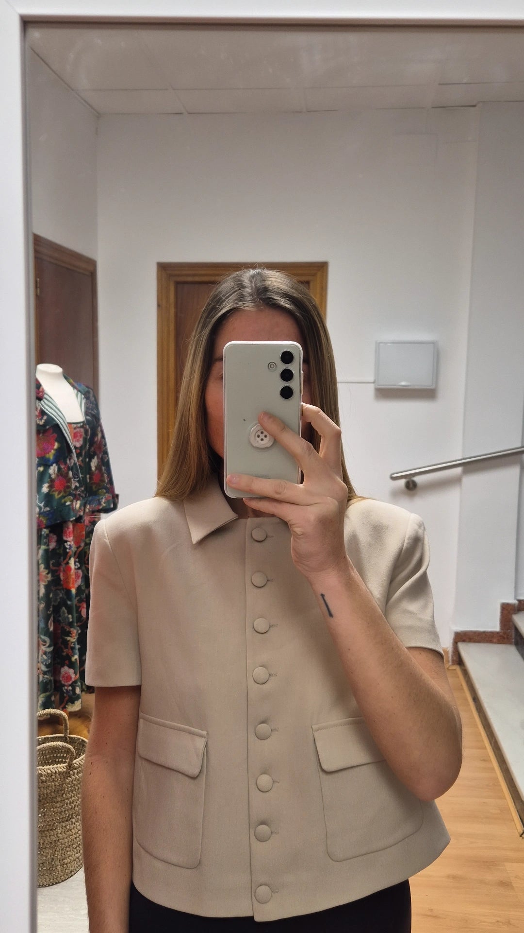 Chaqueta corta beige