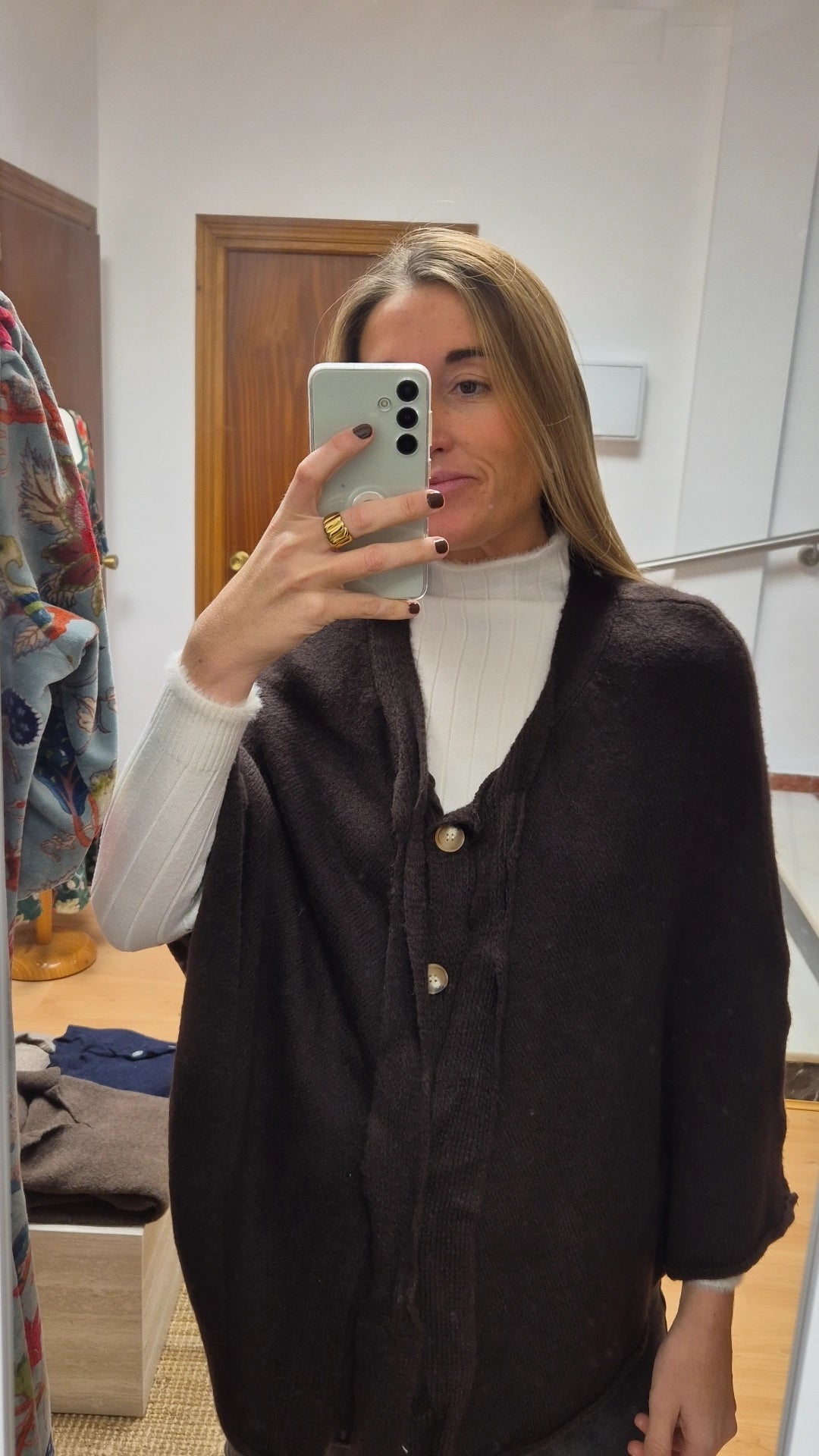 Capa Sophie marrón chocolate