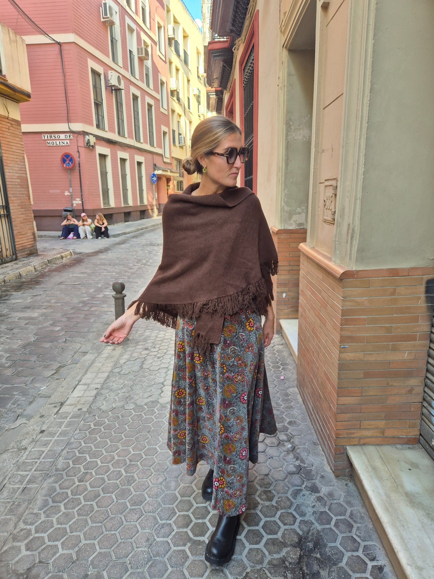 Poncho flecos marrón chocolate