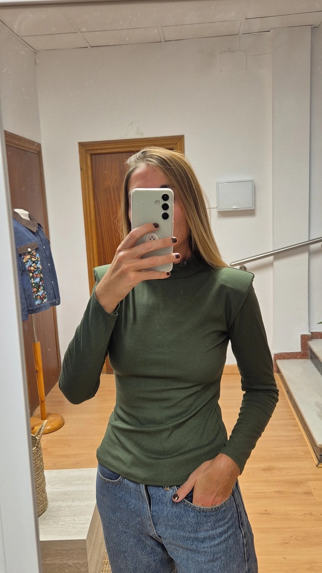 Camiseta básica hombreras verde