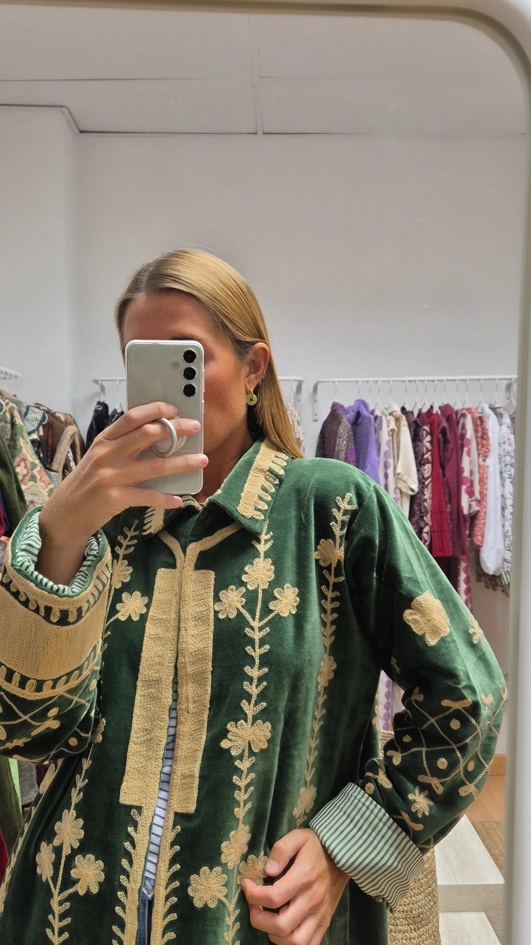 Abrigo Ankit terciopelo verde