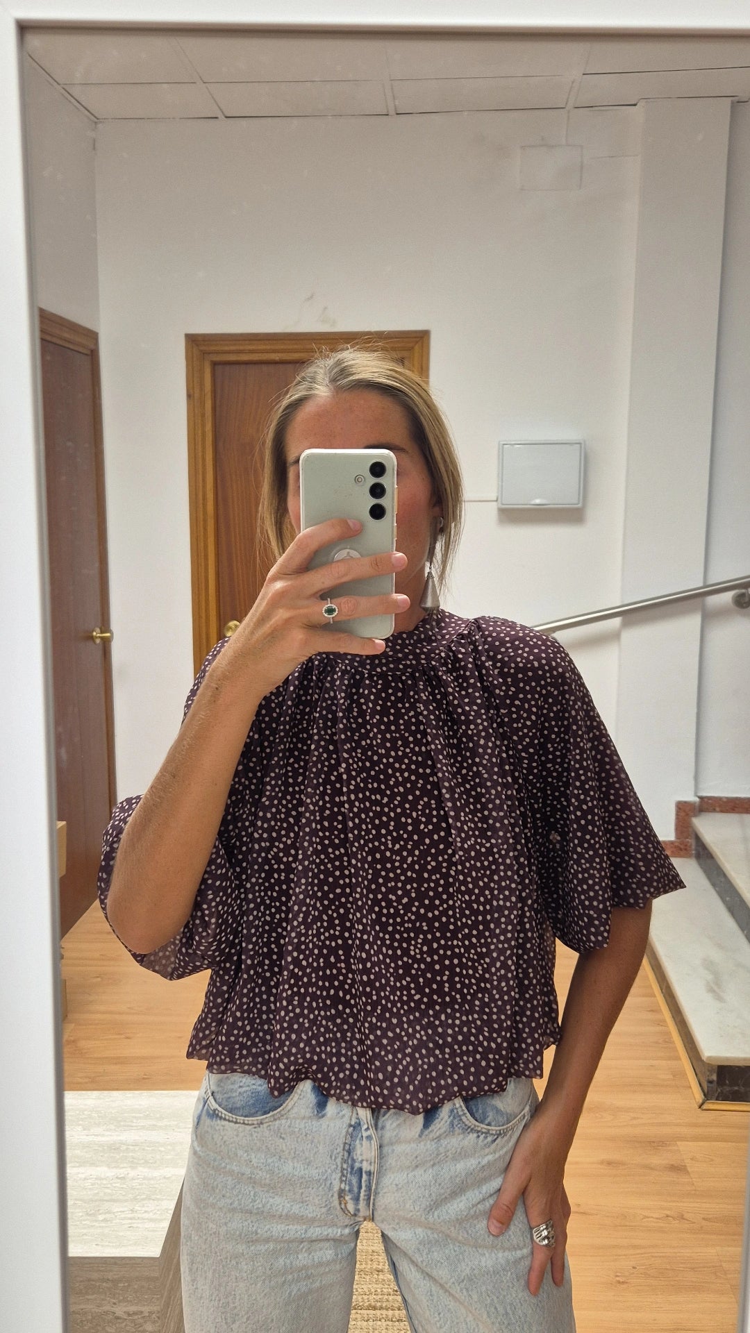 Blusa lunares y lazo