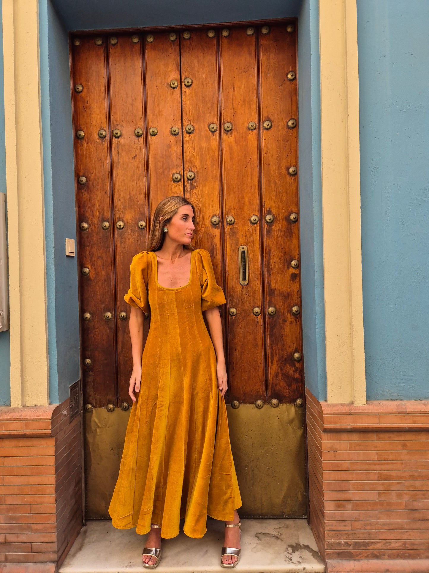 Vestido Moniquita con mangas mostaza